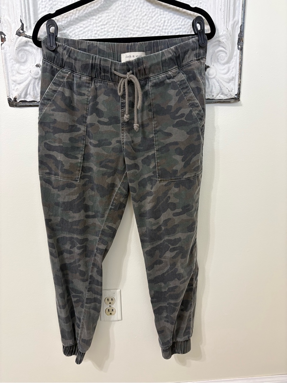 Cloth & Stone (Anthropologie) Camo Drawstring Jogger Pants